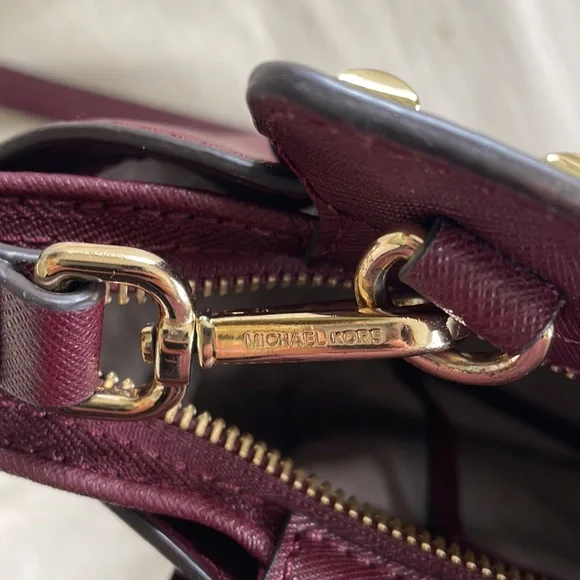 MICHAEL KORS STUDDED SELMA MEDIUM SATCHEL MERLOT - Picture 6 of 8